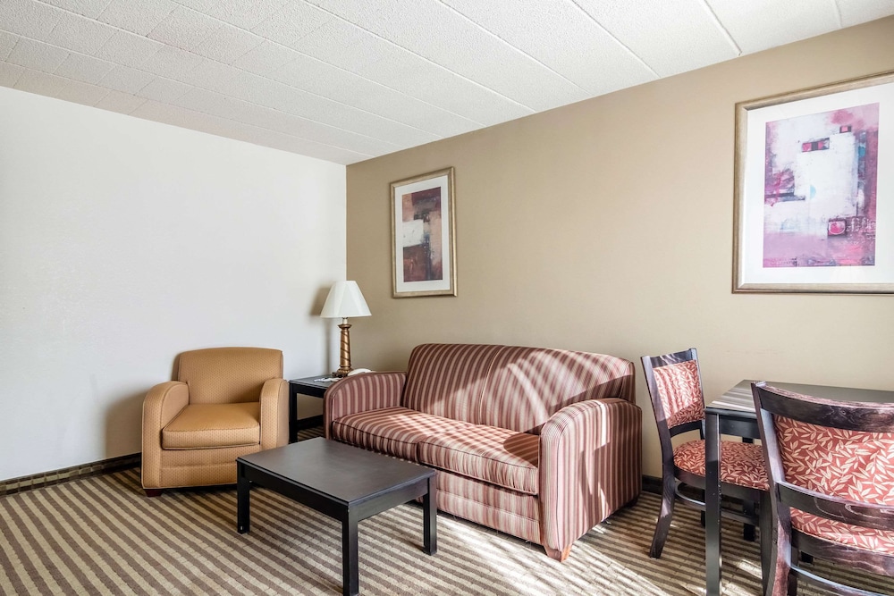 Quality Inn & Suites Indiana South 33/48
