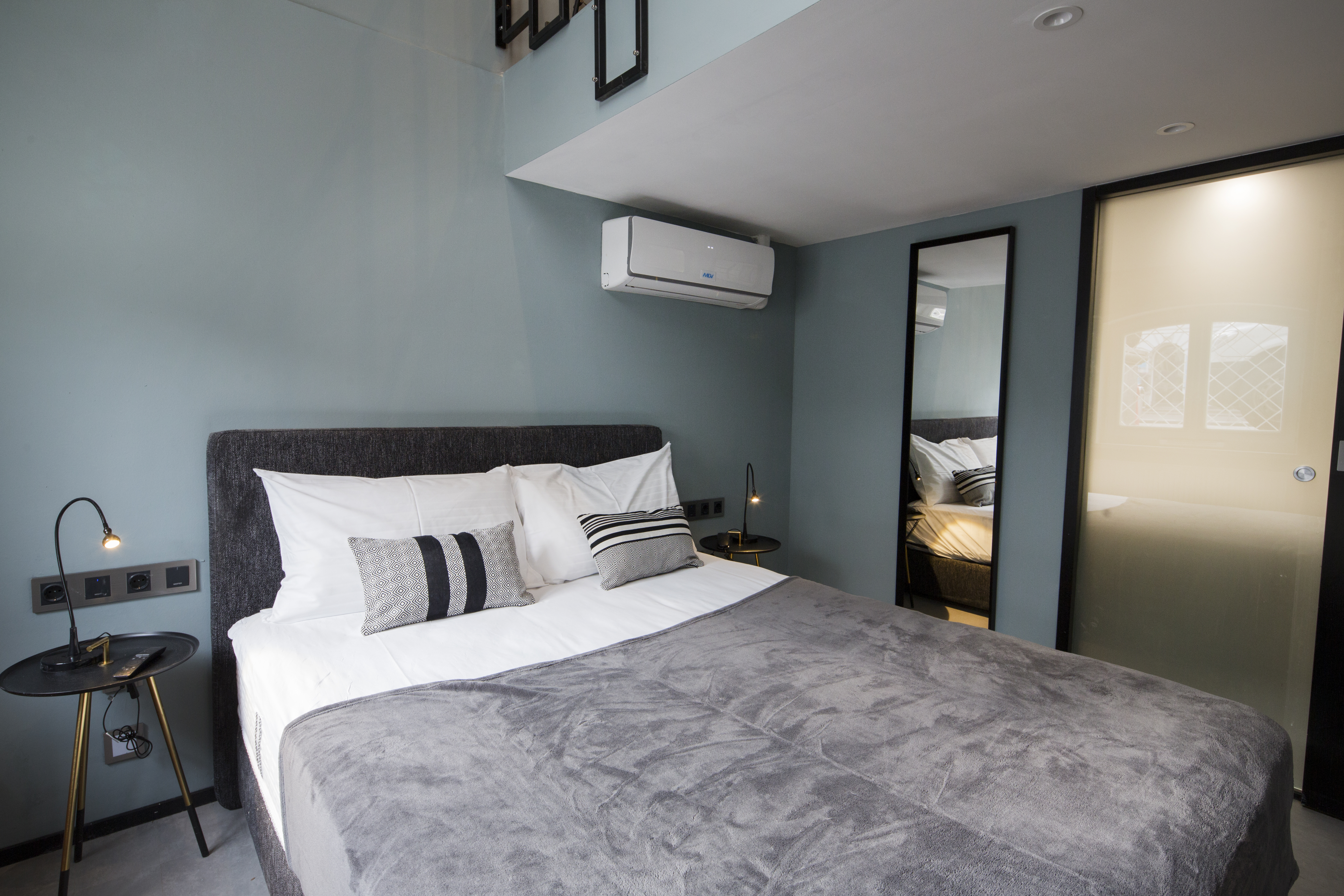 Duplex, Studio