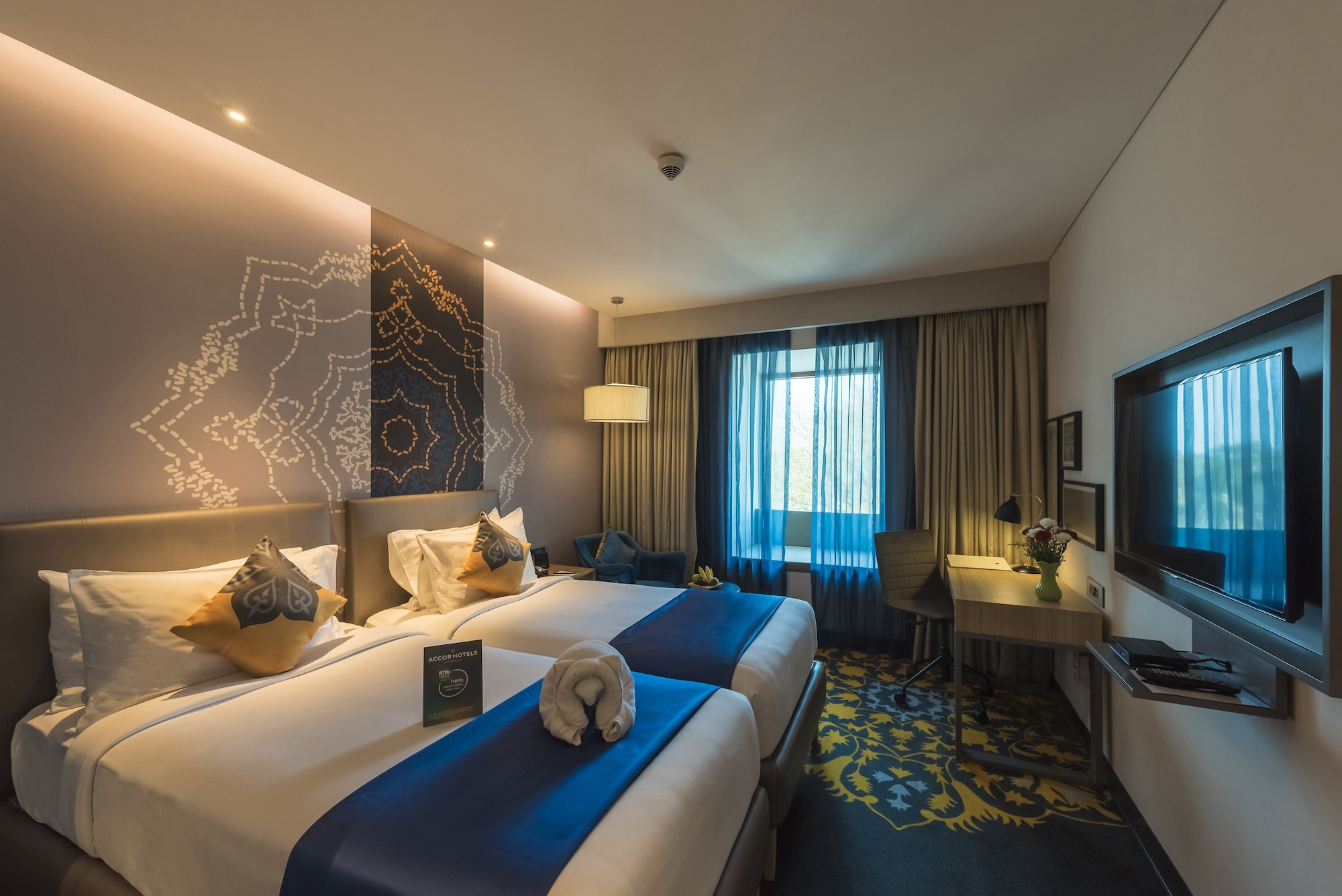 DELUXE, TWIN BEDS