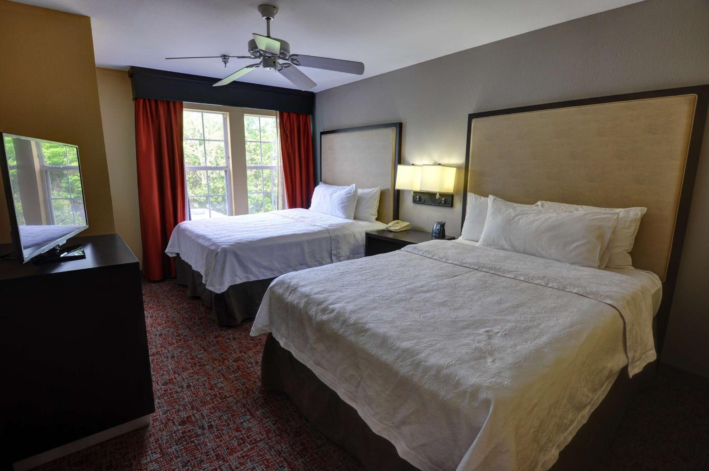 جناح بسريرين كوين بغرفة نوم واحدة مع أريكة، Homewood Suites By Hilton Longview 3/4