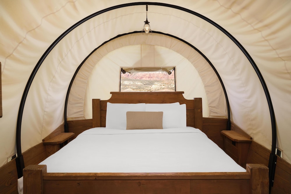 Emerald, King Bed, 2 Bunk Beds