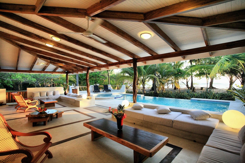 Tropico Latino Hotel 60/74