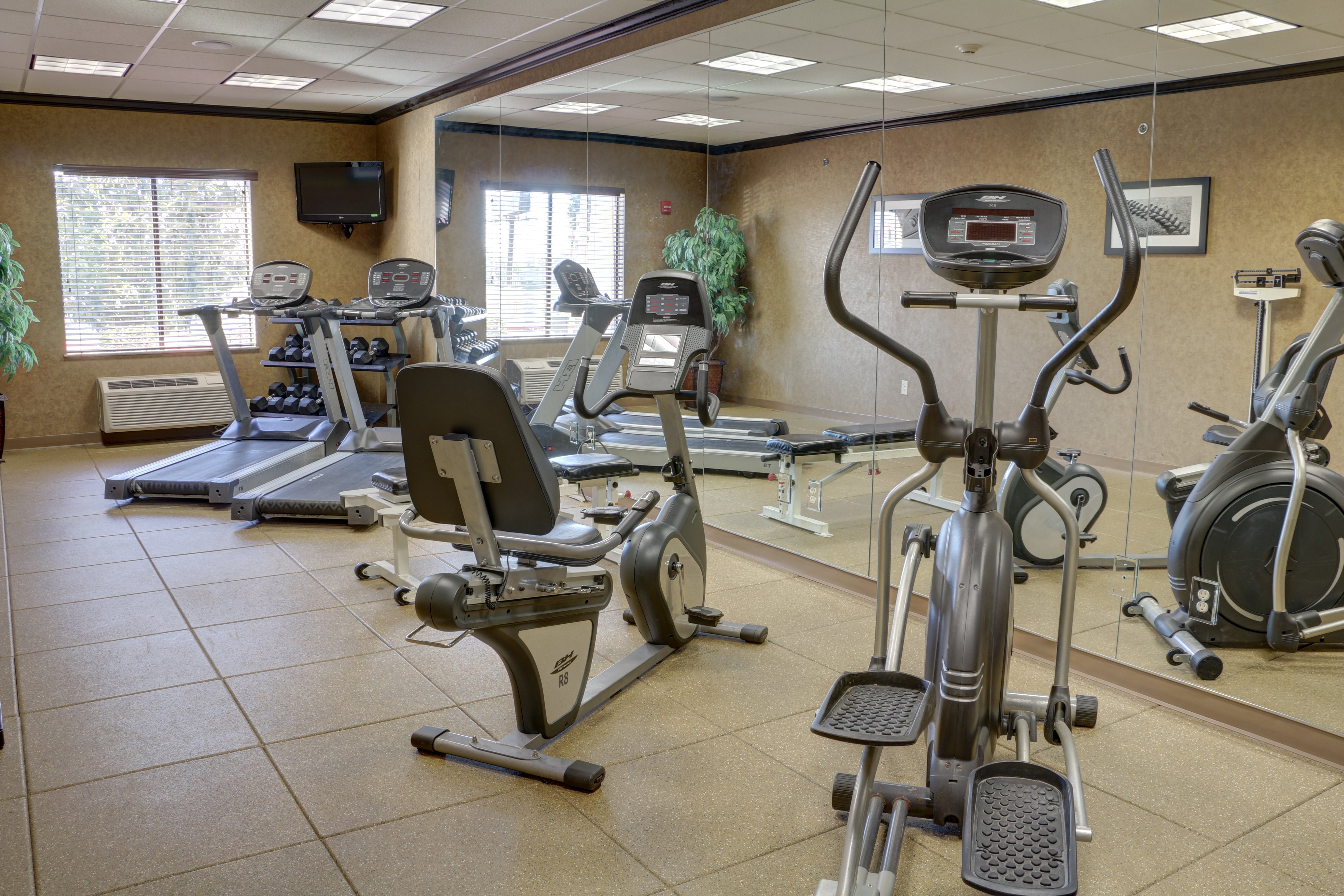 Holiday Inn Express Hotel & Suites Texarkana East 36/54