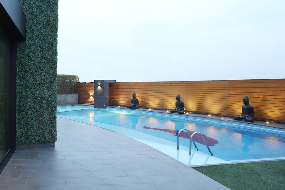 Four Points by Sheraton Lahore 60/64