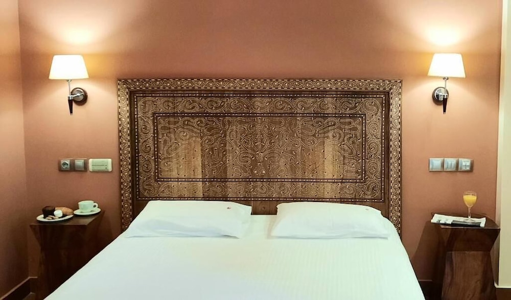 DELUXE, DOUBLE BED, JETTED TUB, BALCONY