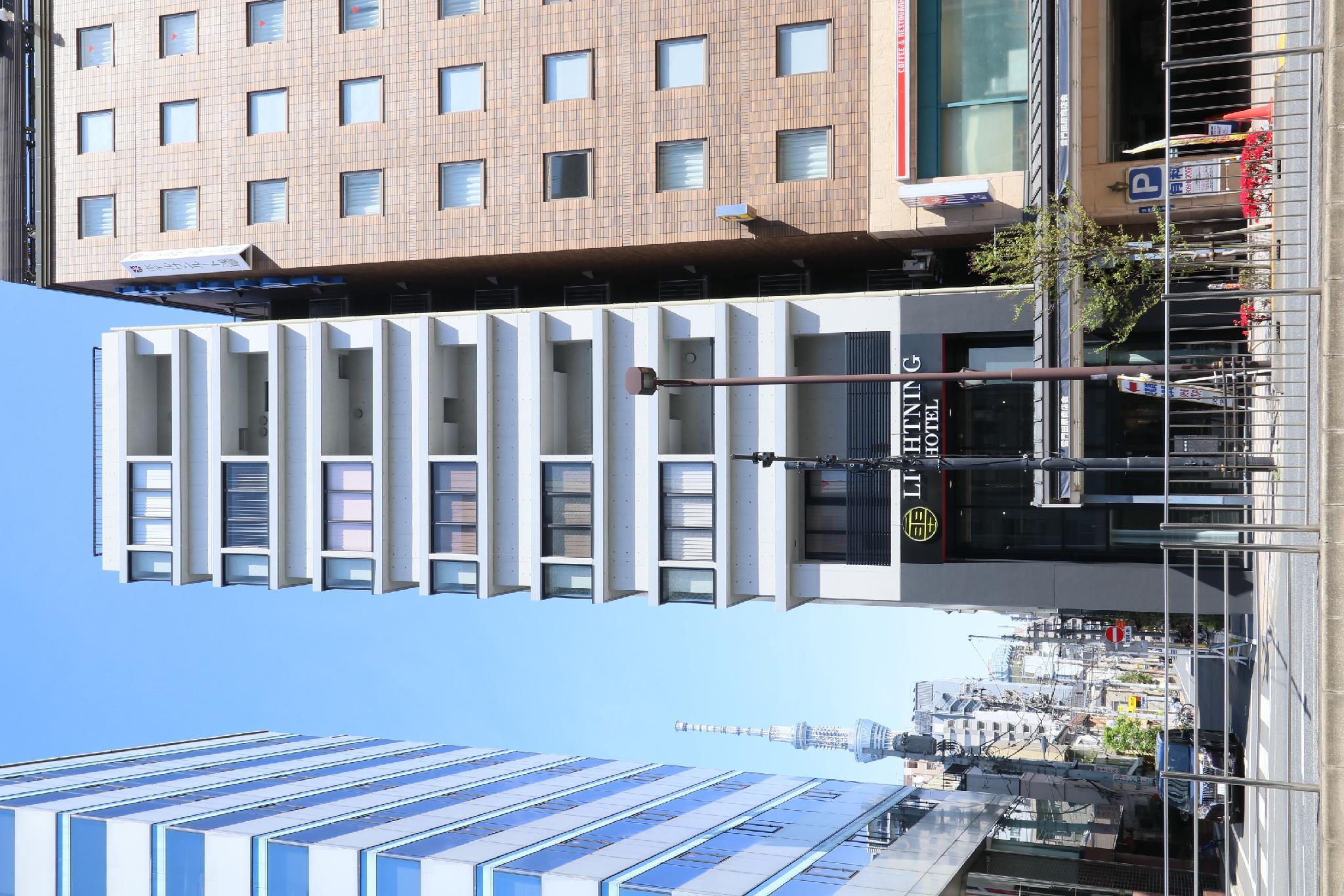 Lightning Hotel 1/36
