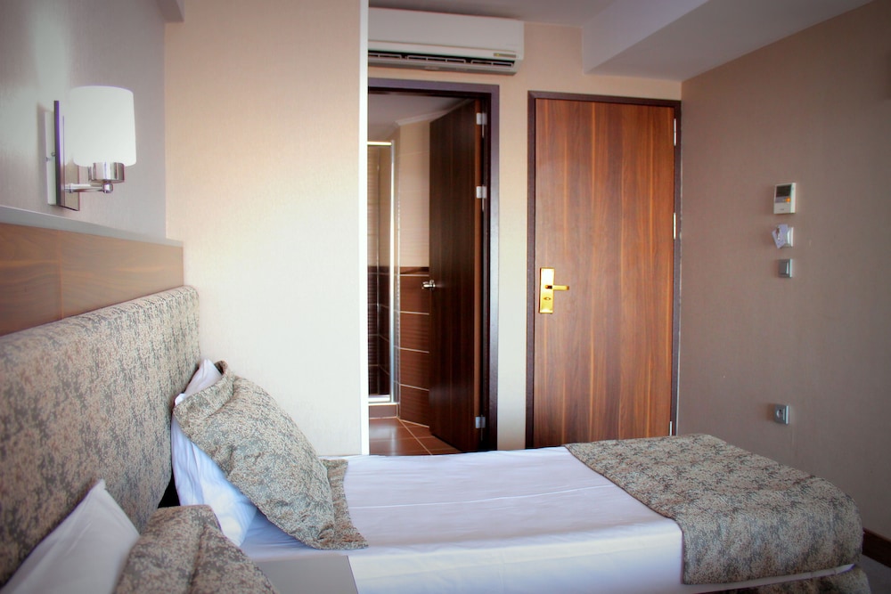 Hotel Buyuk Paris 16/50