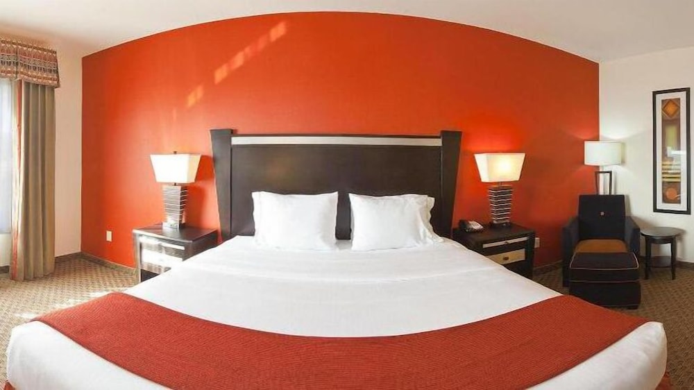 Deluxe, King Bed