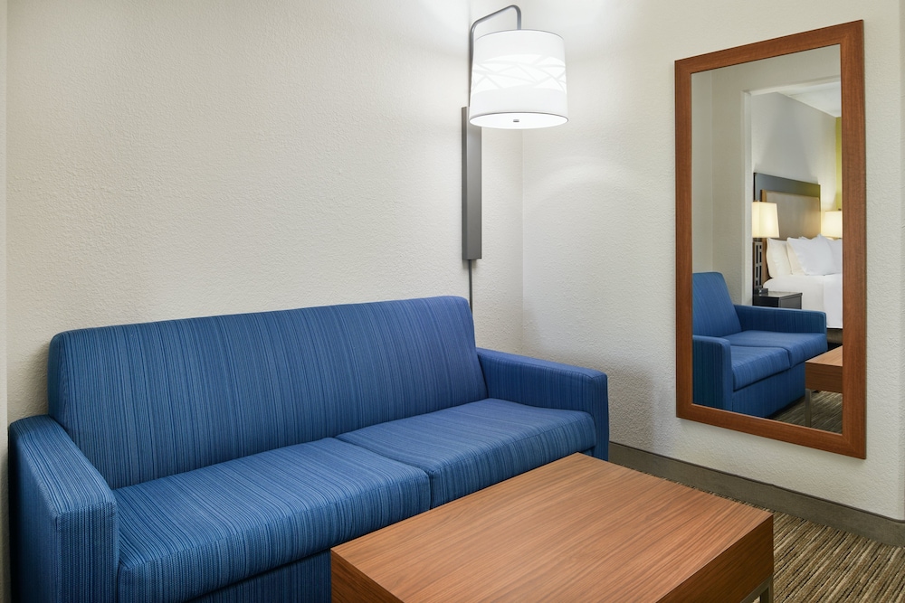 Holiday Inn Express & Suites Jacksonville SE- Med Ctr Area 34/55