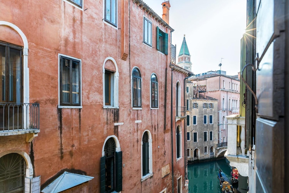 Luxury Venetian Rooms photo1