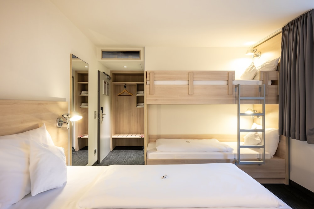 SERWAYS HOTEL BRUCHSAL WEST 18/54