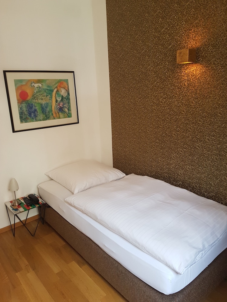 Hotel Stern 9/50