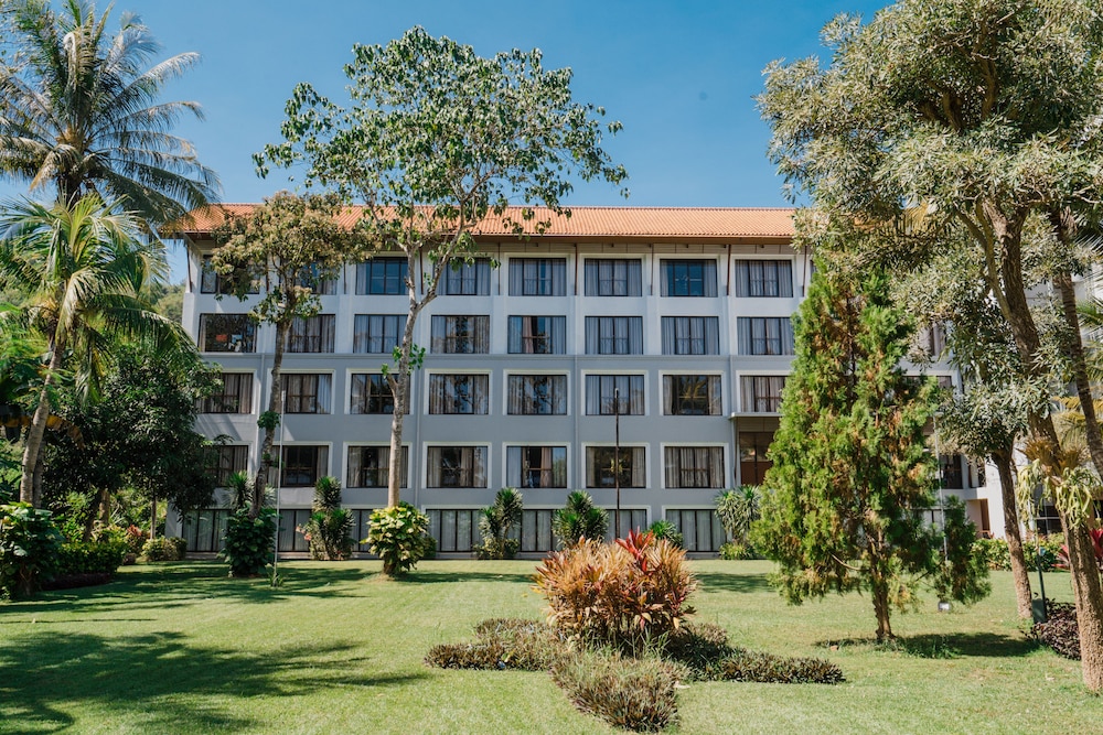Bintang Flores Hotel 5/65