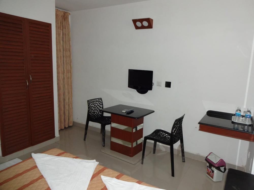 Lotus Bay View Hotel 13/25