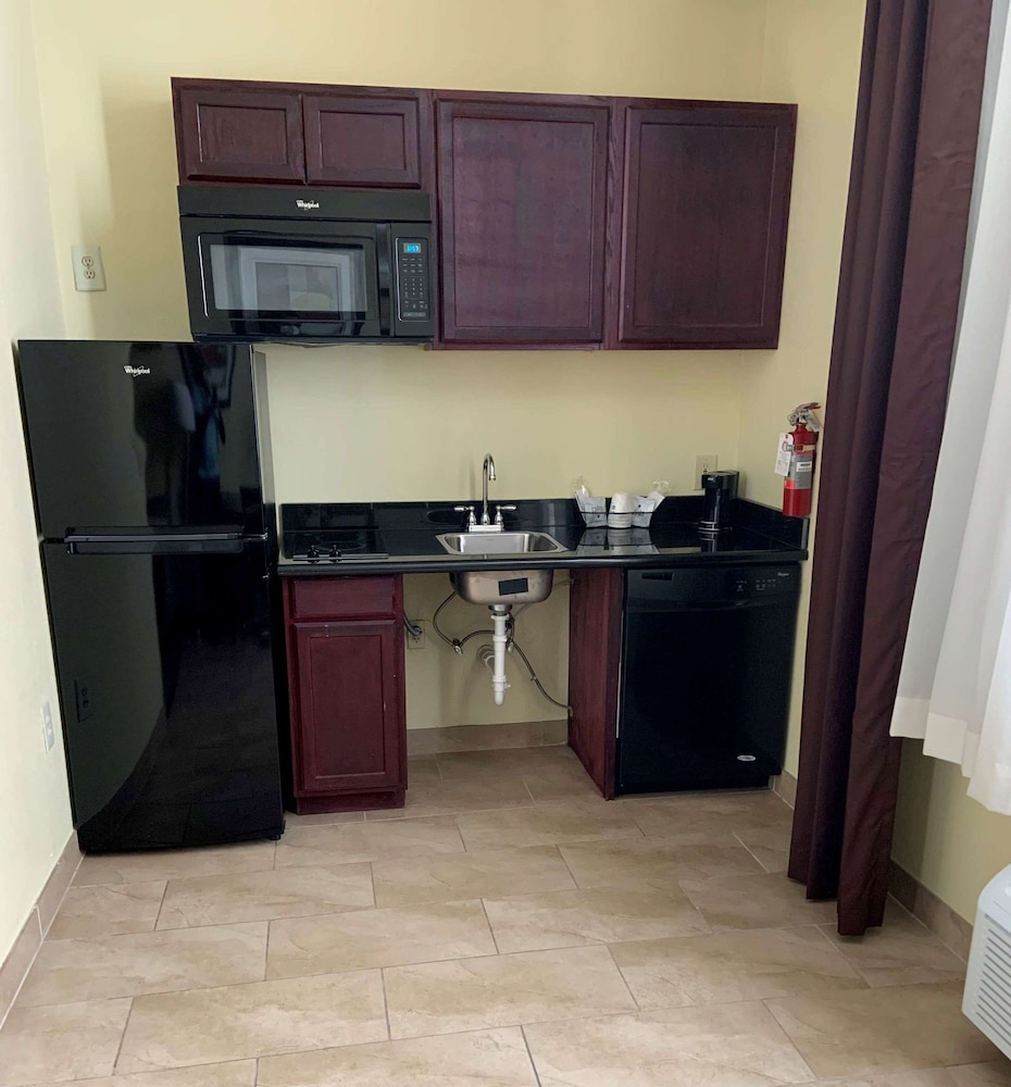 Best Western Airport Inn And Suites Cleveland 6/37