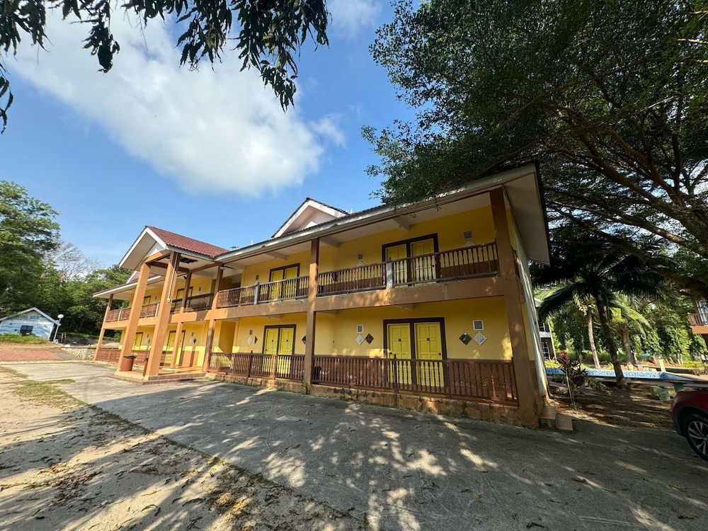 Mersing Beach Resort 2/34