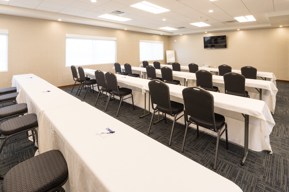Holiday Inn Express And Suites Auburn 42/46