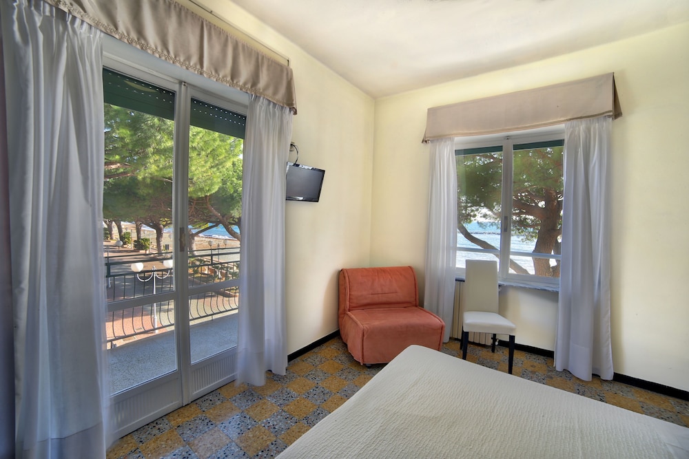 HOTEL MAYOLA 56/73
