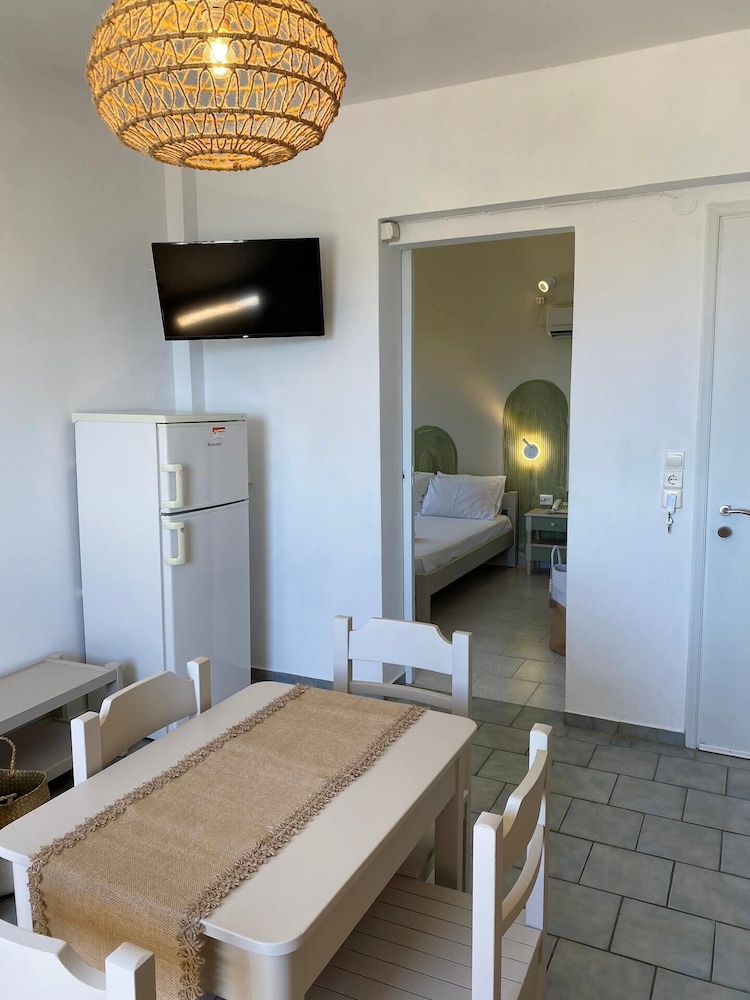 Agnadi Syros Studios & Rooms photo3