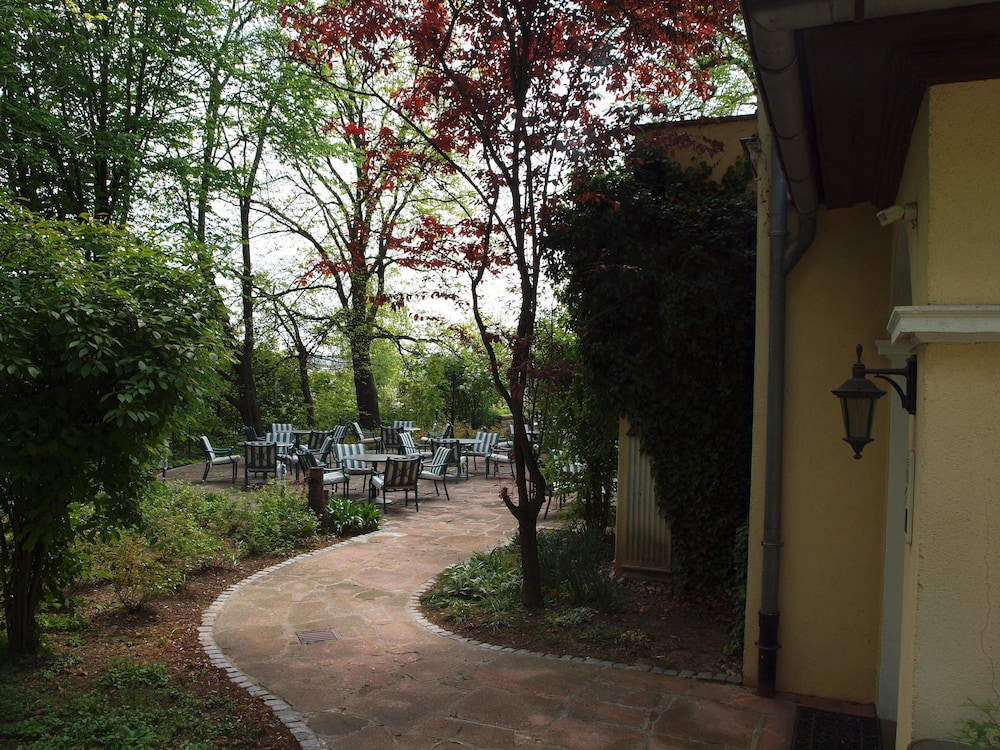Hotel Bellevue Schmolln 37/42