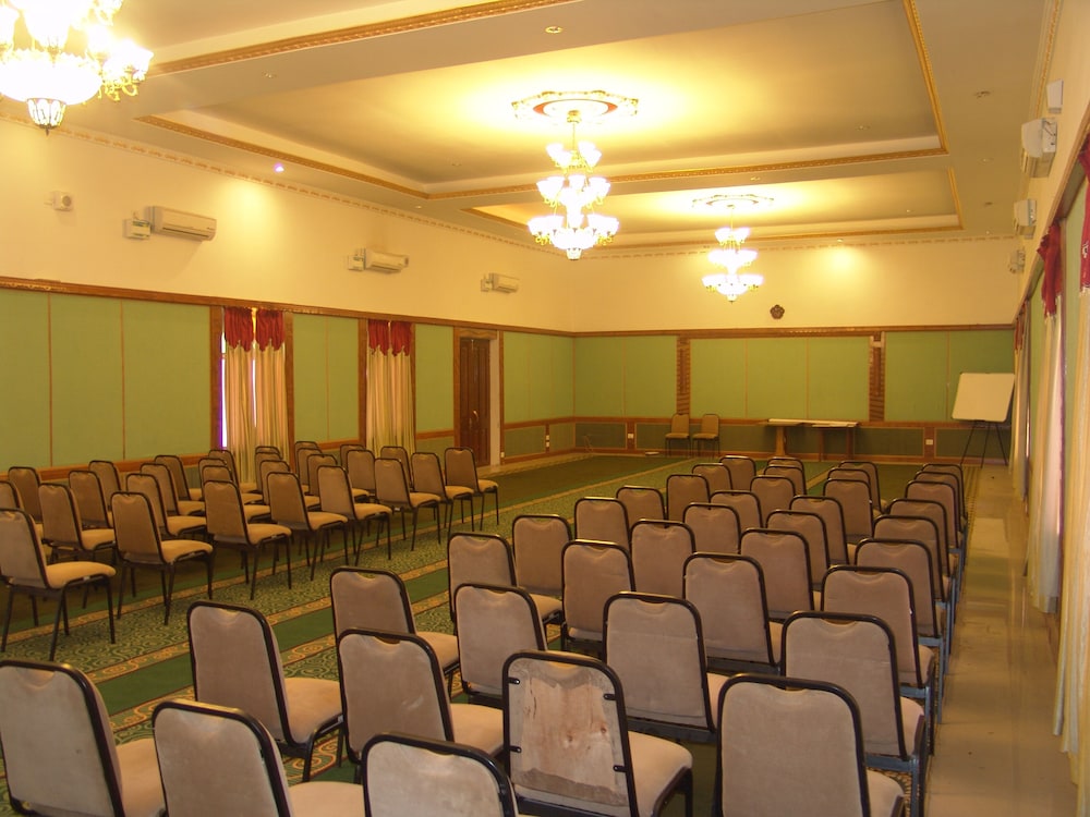 Jayamahal Palace Hotel 47/68