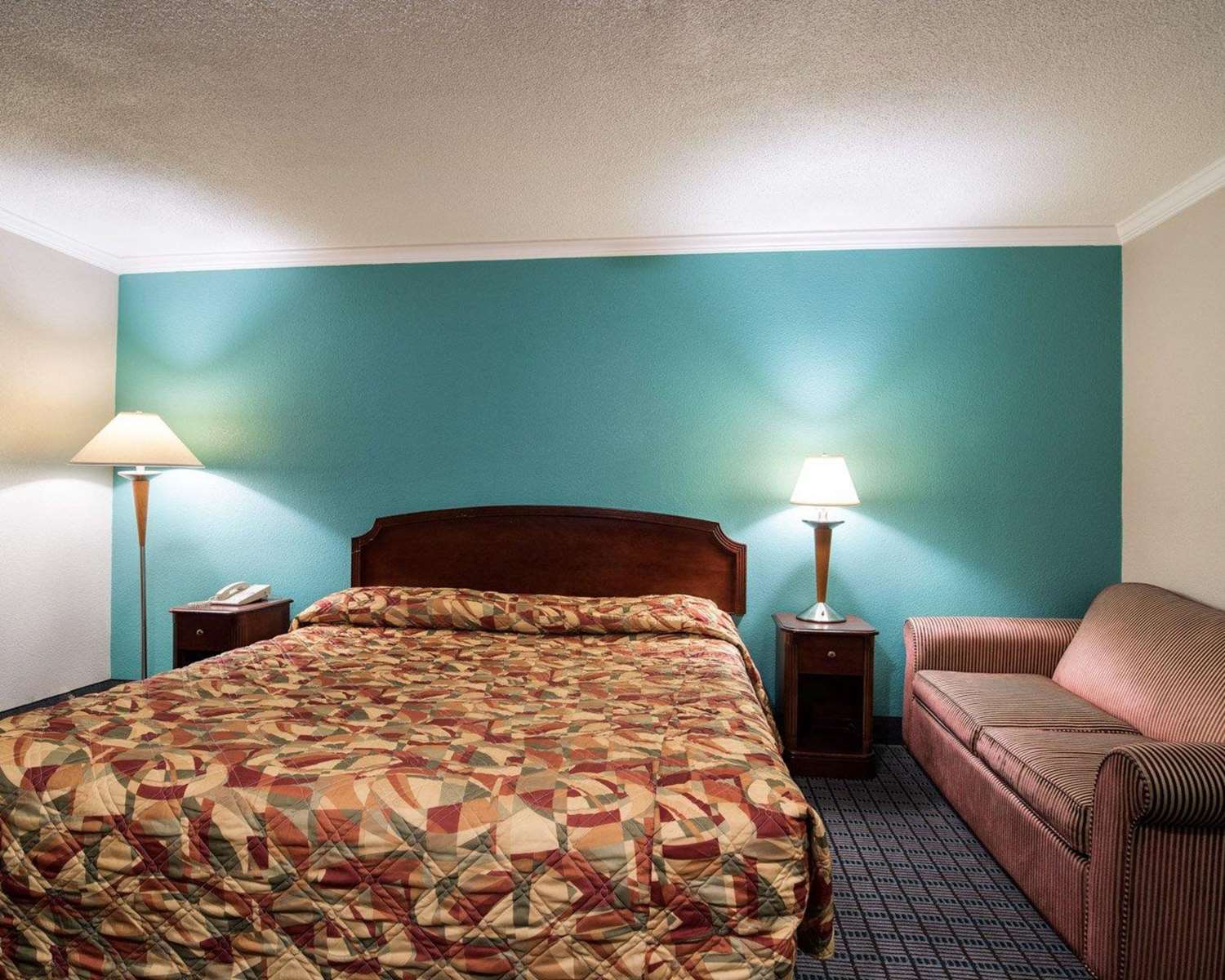 Room, King Bed, Rodeway Inn Syracuse Carrier Circle 2/2