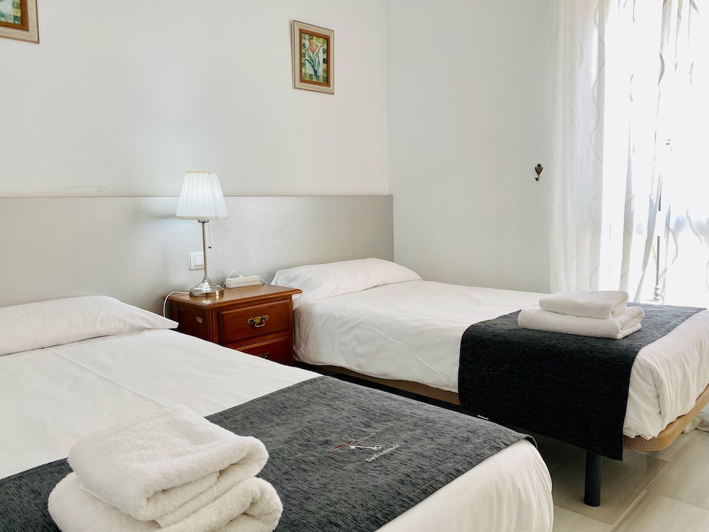 3 Bedrooms, Duplex, Family, 1 Double and 4 Single Beds