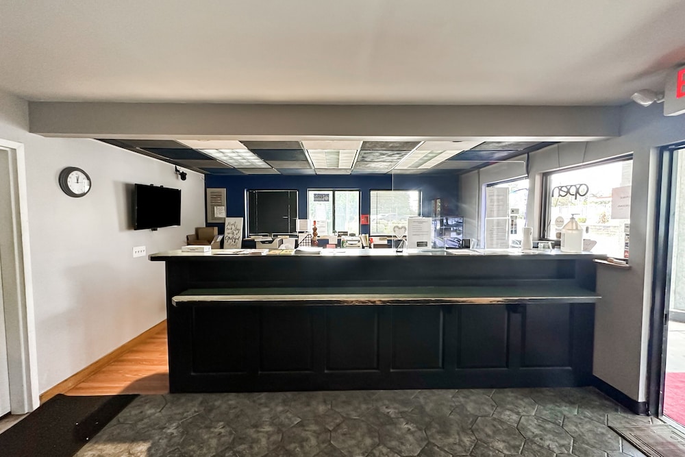 Lobby at Executive Inn By OYO Ridgeway I-77, RIDGEWAY - SC