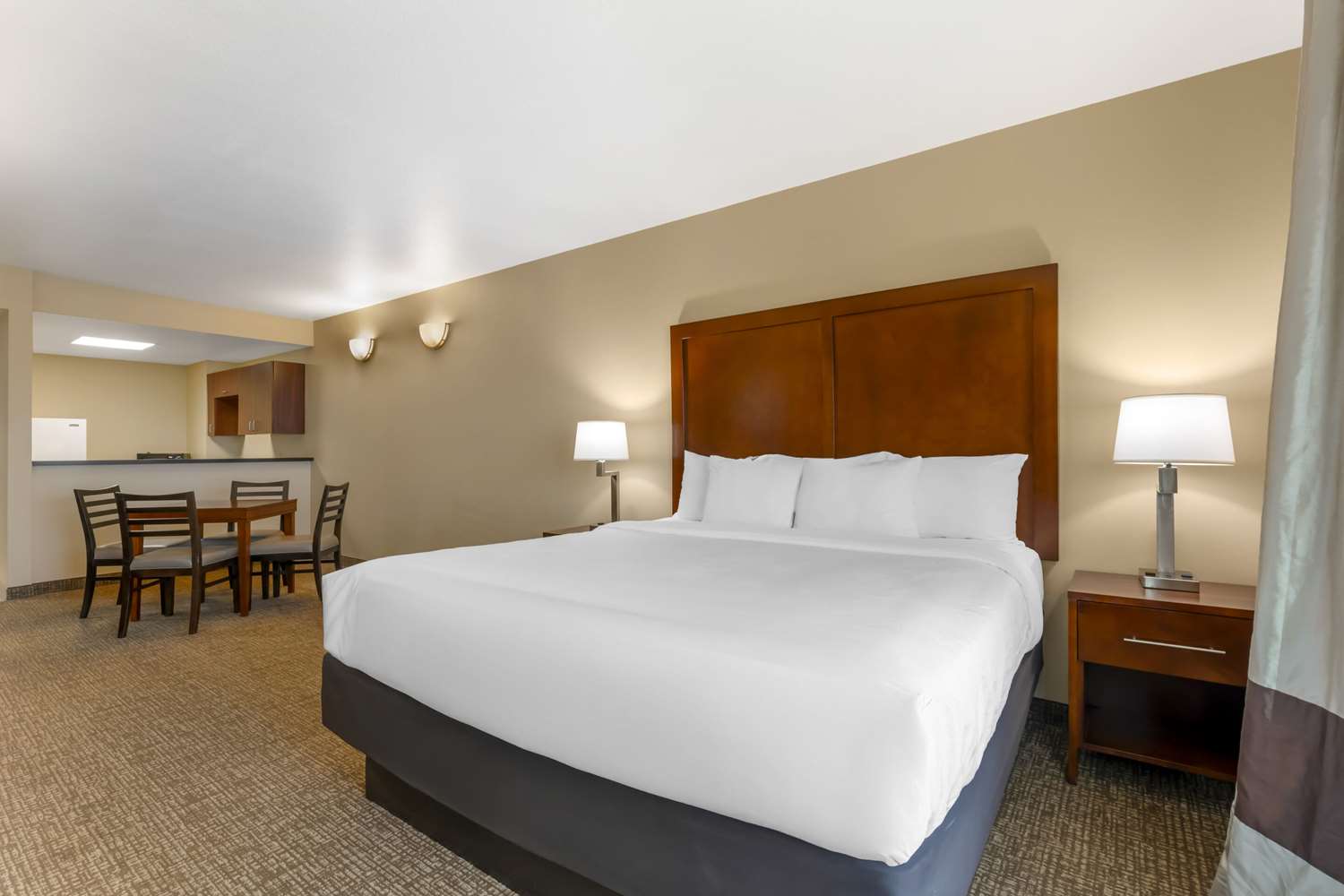 Efficiency, Suite, King Bed