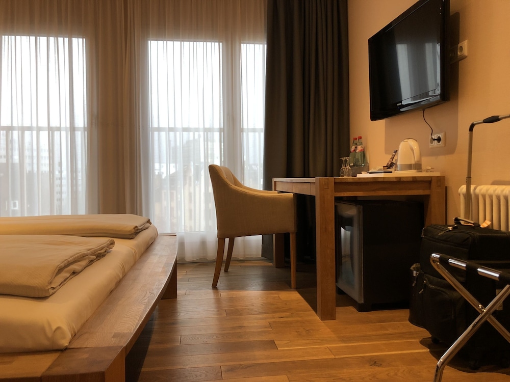 Hotel Attache 26/30
