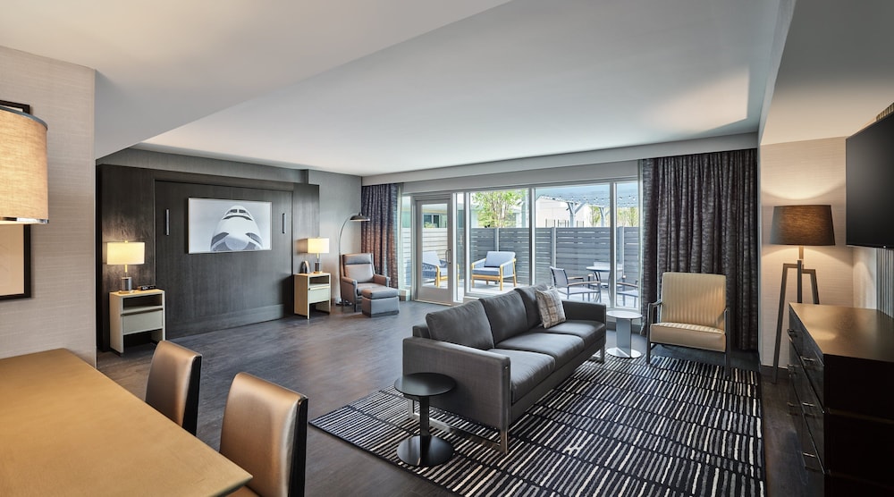Loews Kansas City Hotel 49/78