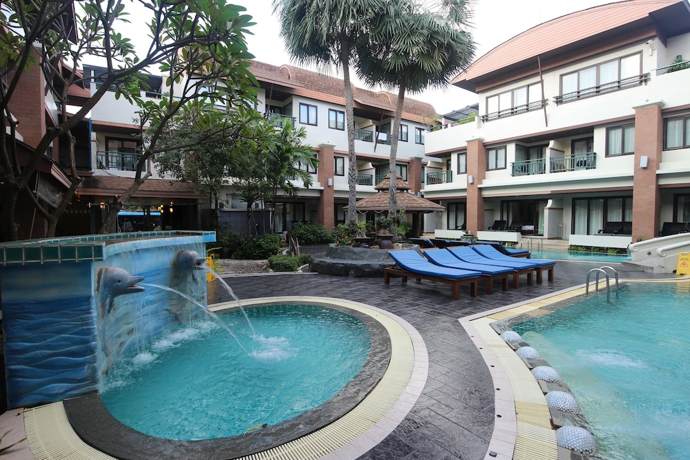 P P Palmtree Resort 35/50