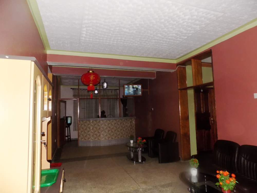 Hotel B Plus 2/23