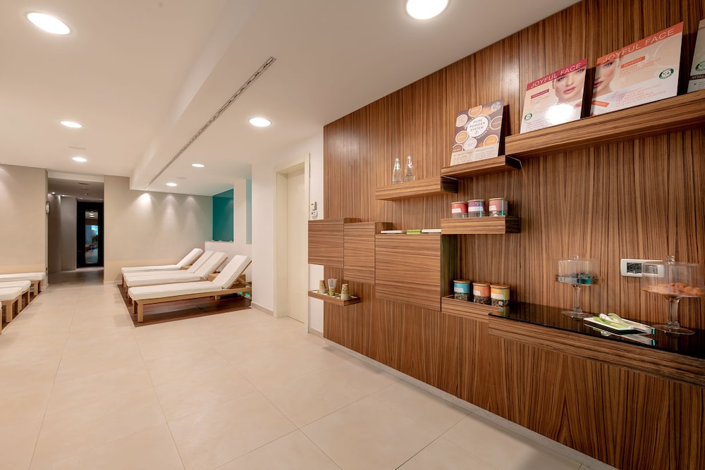 swimming pool spa
