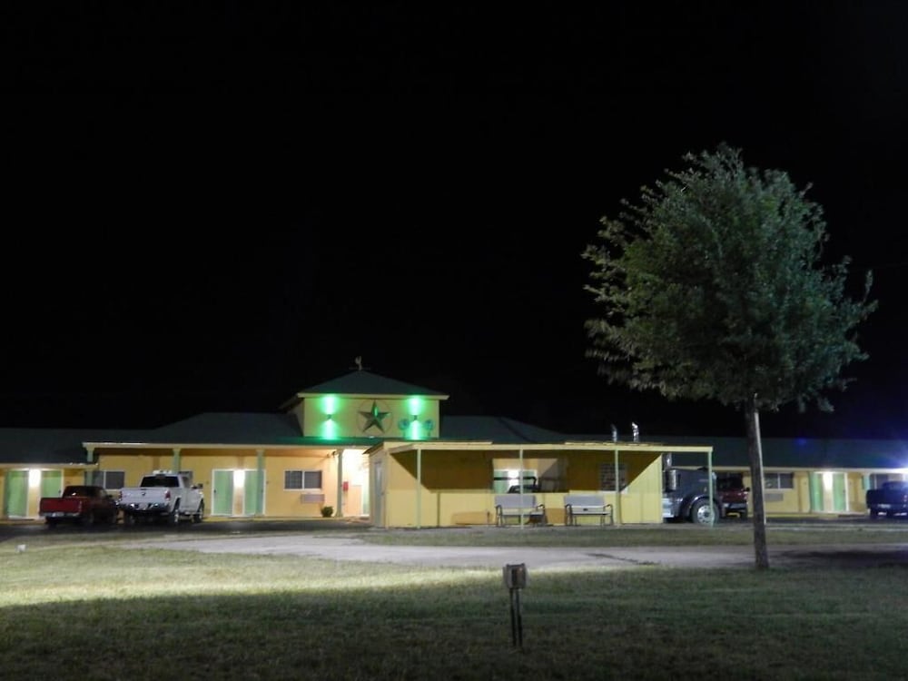 Executive Inn 2/38