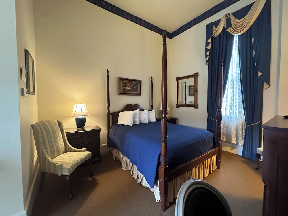 The Guest House Historic Mansion 34/73