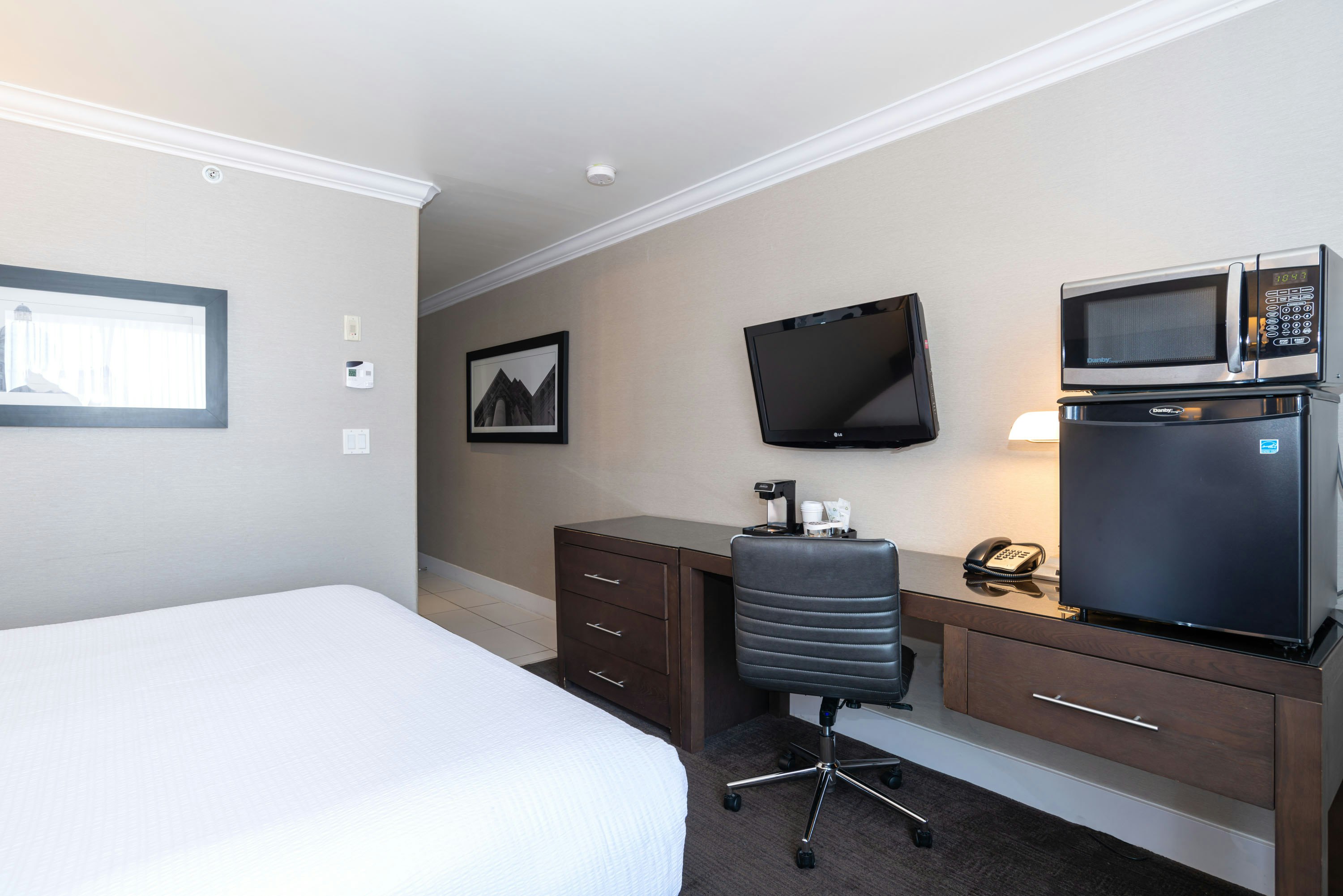 غرفة قياسية بسرير كينج، Sandman Signature Edmonton South 3/4
