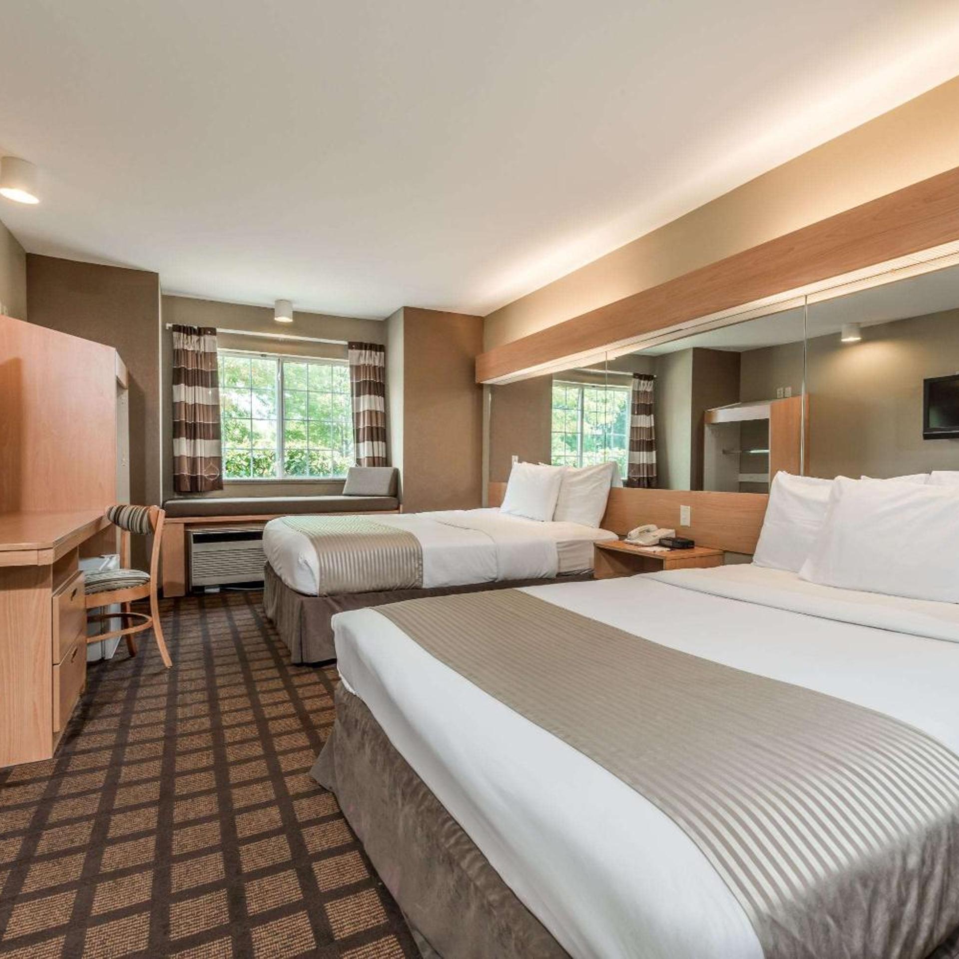 Deluxe, 2 Queen Beds, Accessible