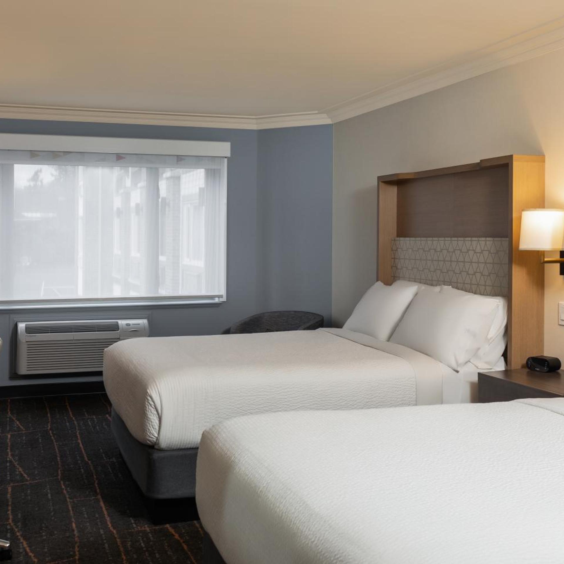 Standard, Queen Bed, Pool Access