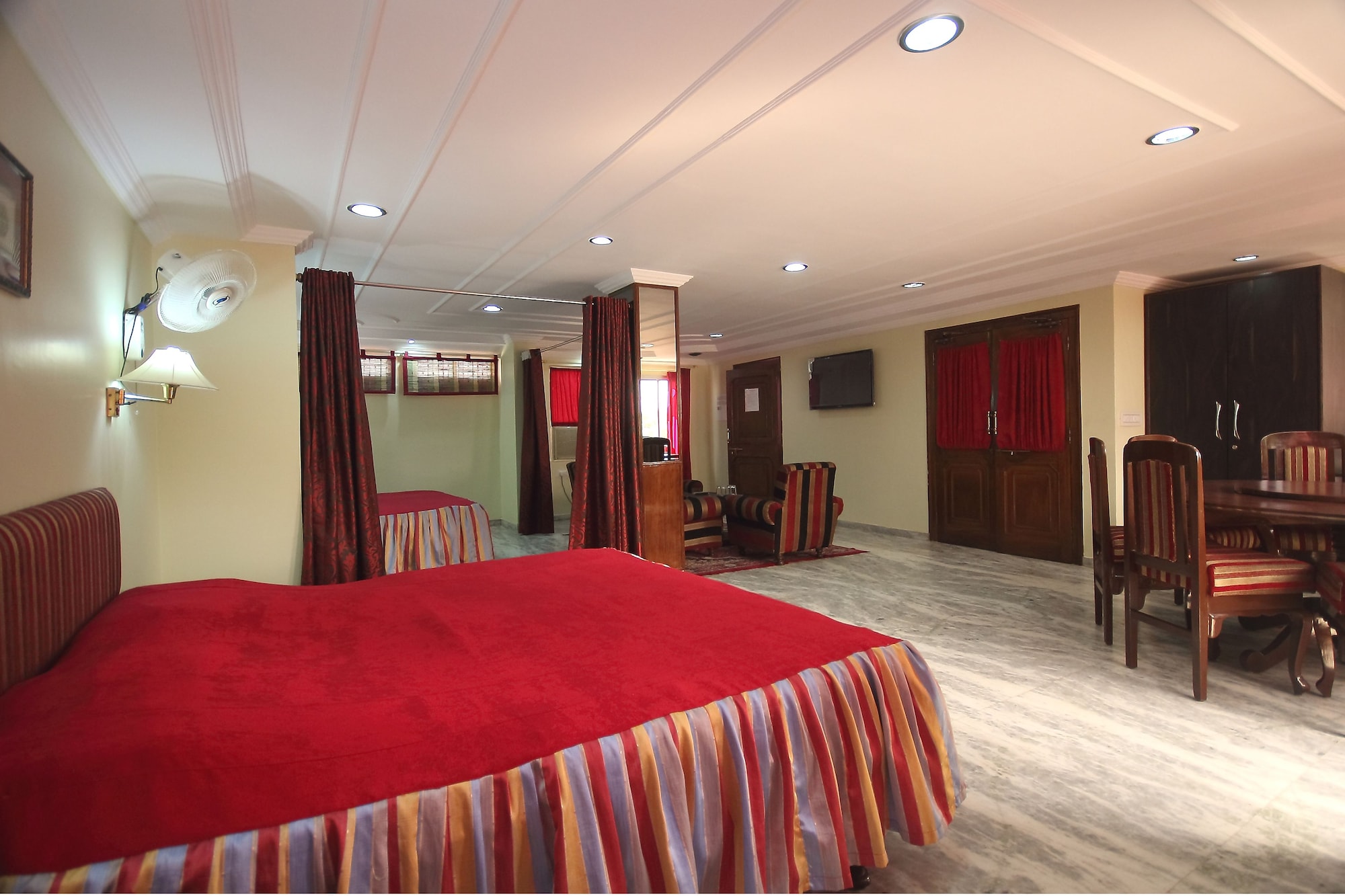 ROYAL, FAMILY SUITE