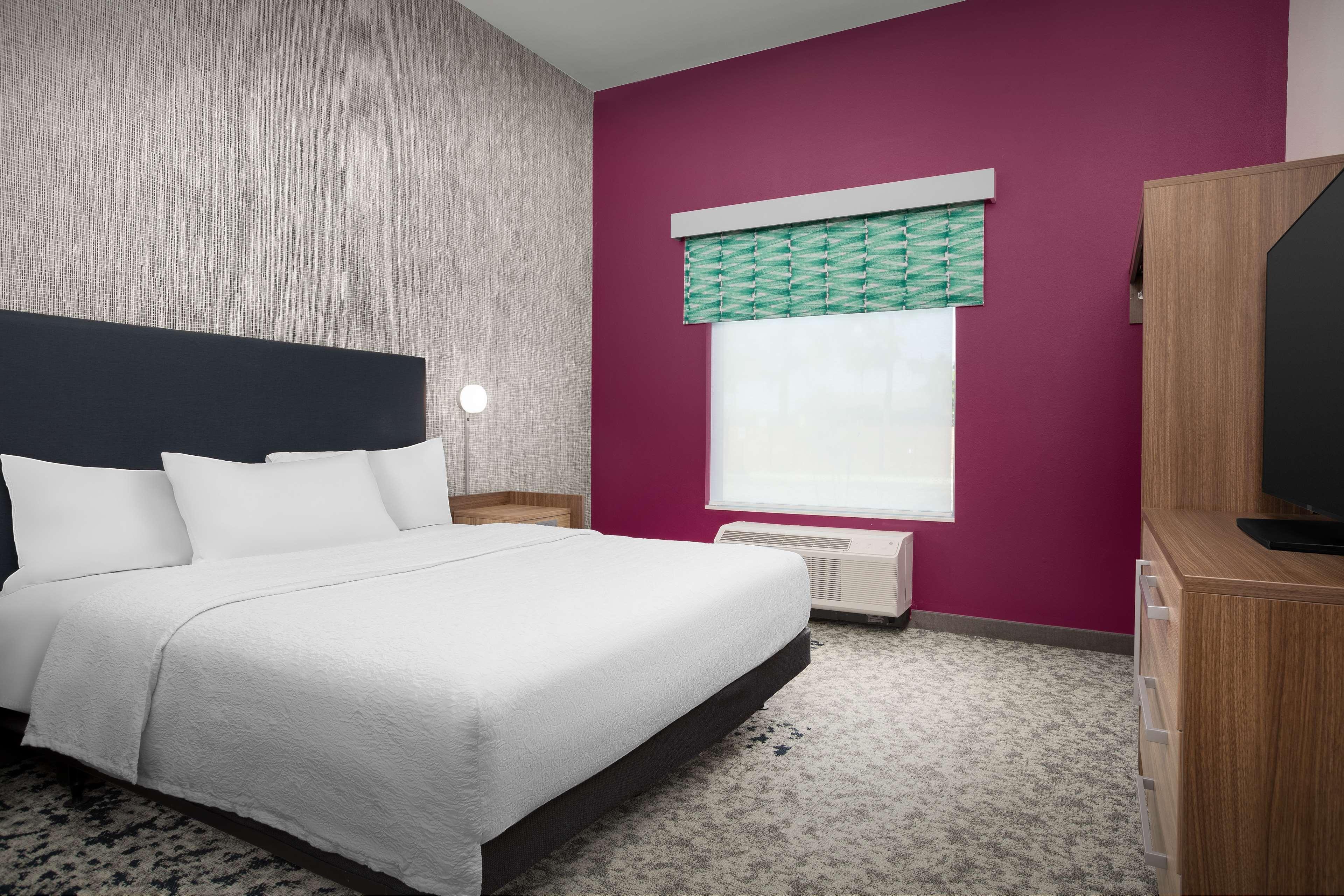 1 BEDROOM, SUITE, KING BED, ACCESSIBLE