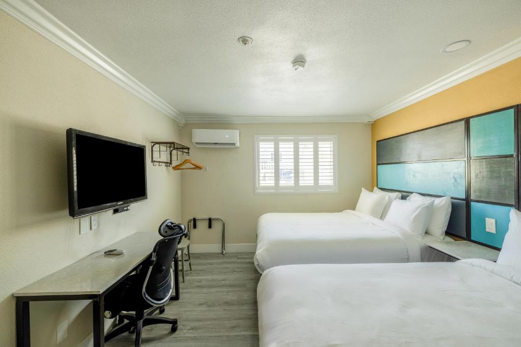 Hotel Avenida Victorville I-15 23/44