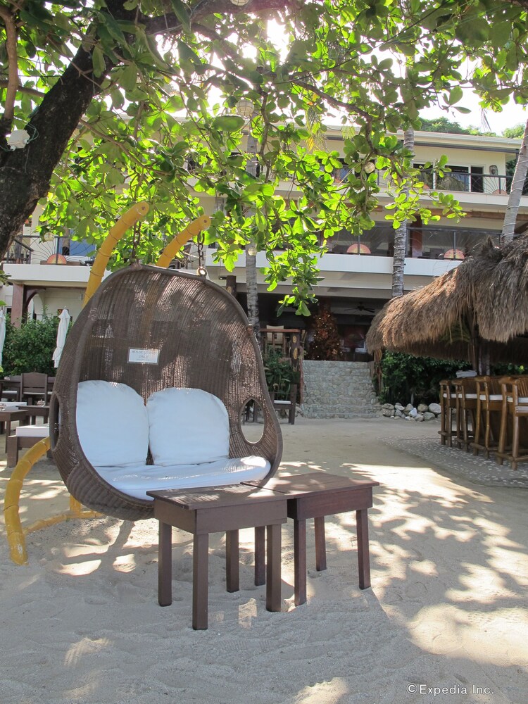Sunset At Aninuan Beach Resort 67/74