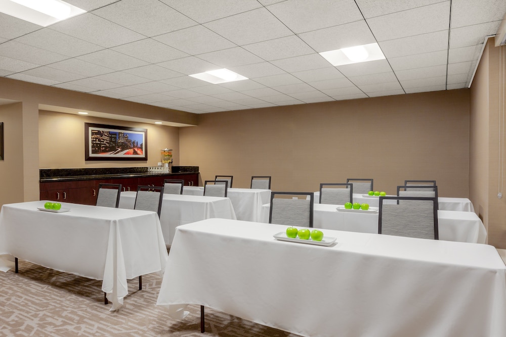 Holiday Inn La Mirada 45/54
