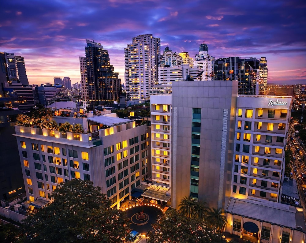 RADISSON SUITES BANGKOK SUKHUMVIT 7/73