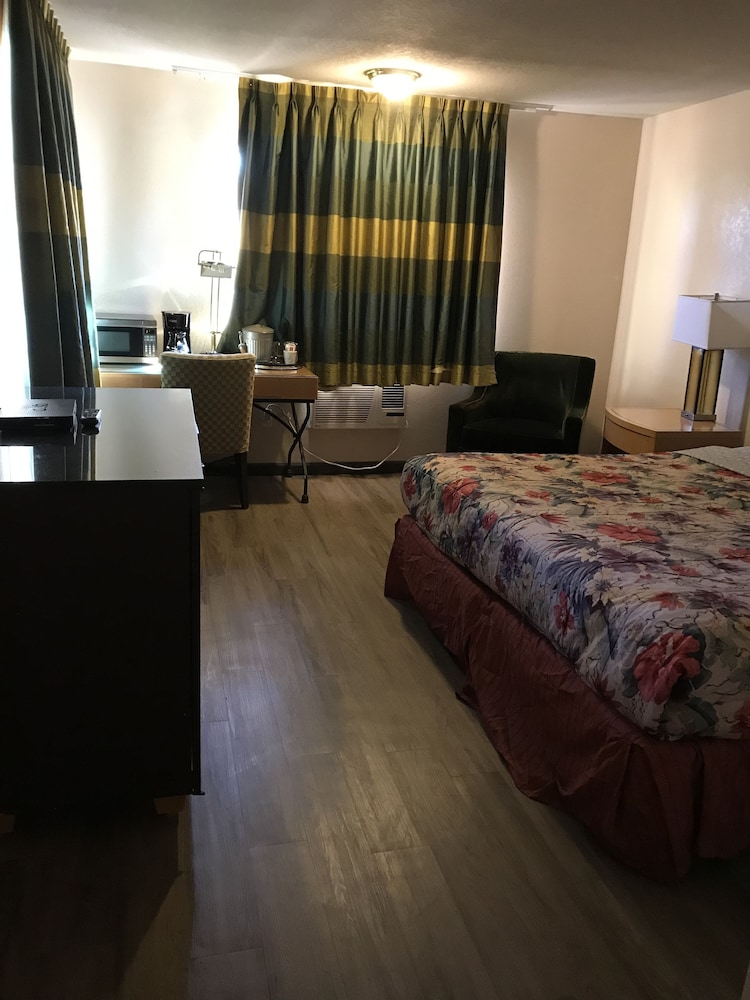 Delos Reyes Palm Springs 31/63