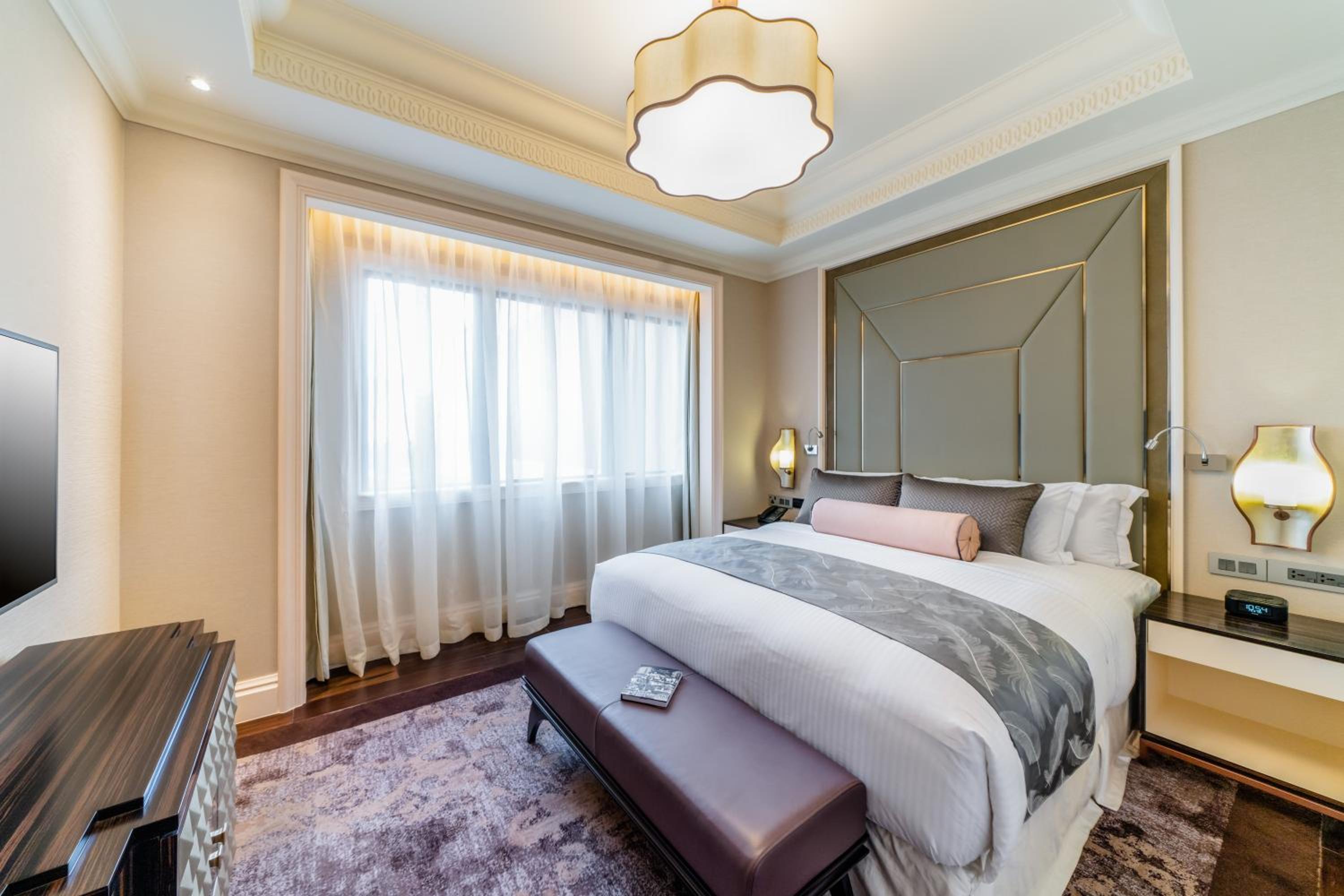 Heritage, Suite, Lounge Access