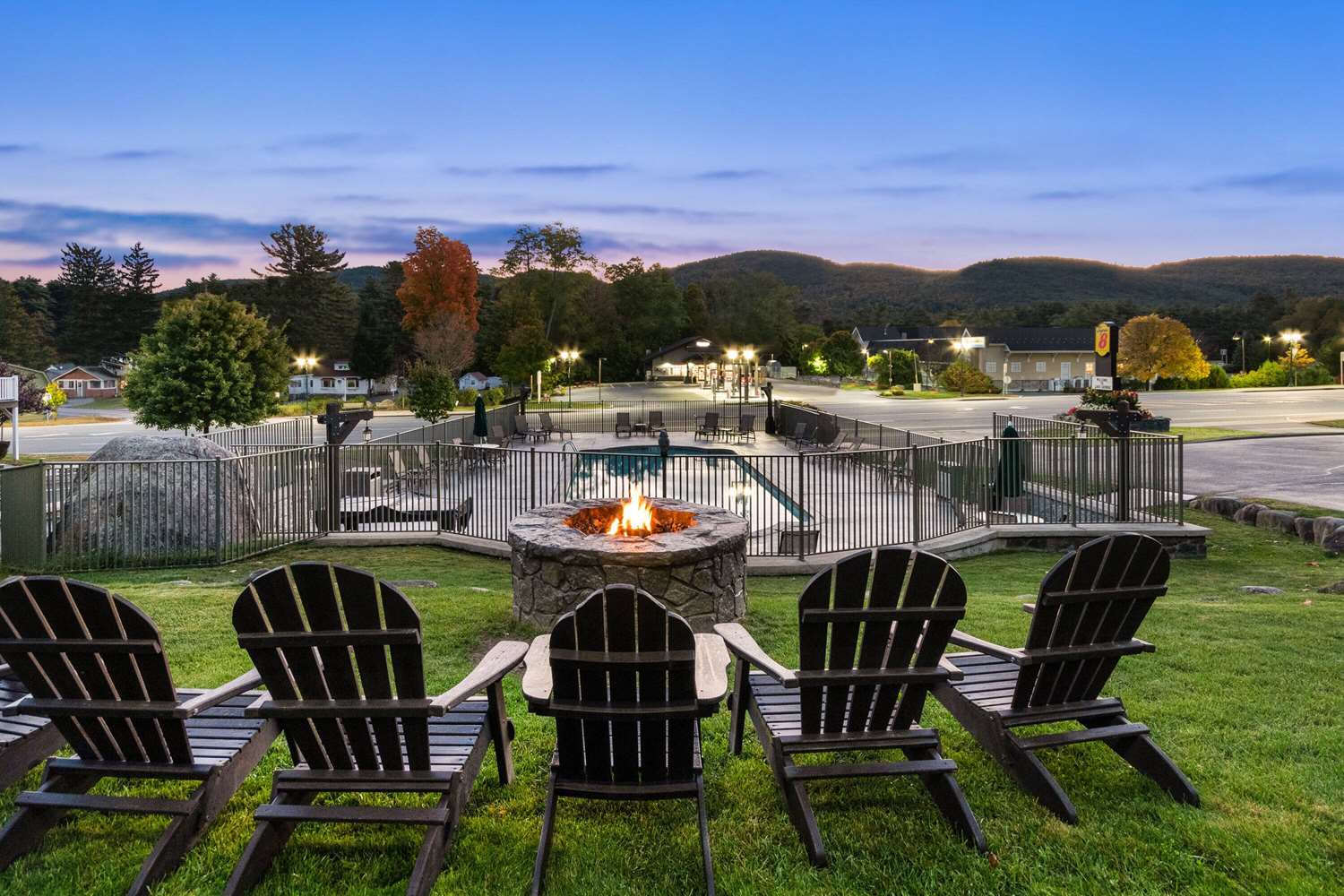 Super 8 By Wyndham Lake George/Downtown 8/13