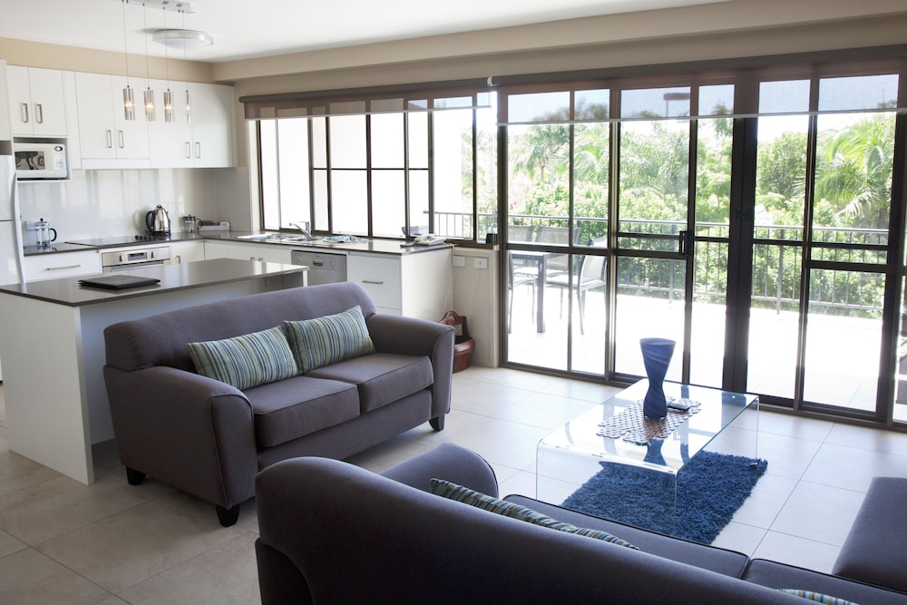 The Oasis Apartments and Treetop Houses 27/47