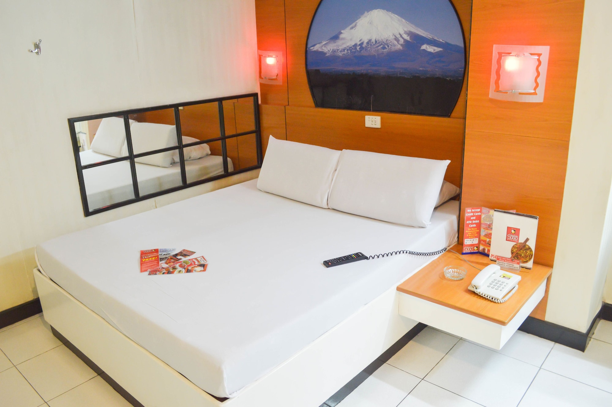 EXECUTIVE, QUEEN BED